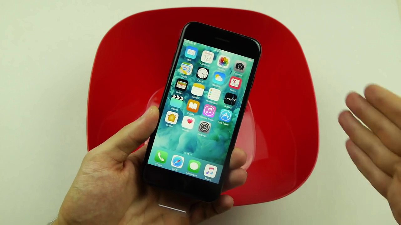 Can the iPhone 7 Survive In Liquid Nitrogen for 5 minutes