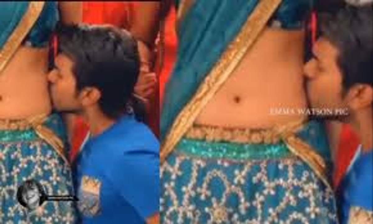 Kajal agarwal navel kiss
