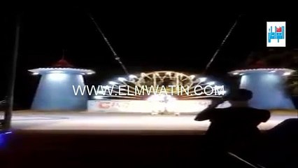 لحظة تحطم لعبة ملاهي في الهواء وفيها ركاب