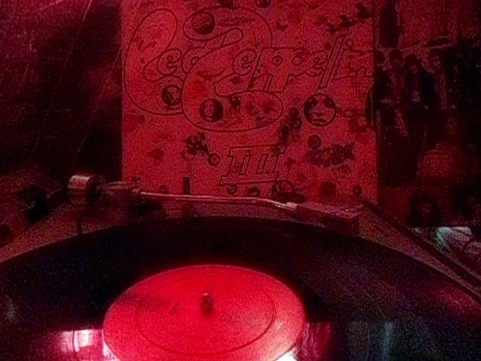 B&O stereo playing The Immigrant Song (DSCN3323)