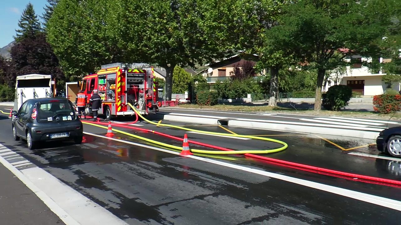 Hautes-Alpes : Voiture en feu à l'entrée de Chorges
