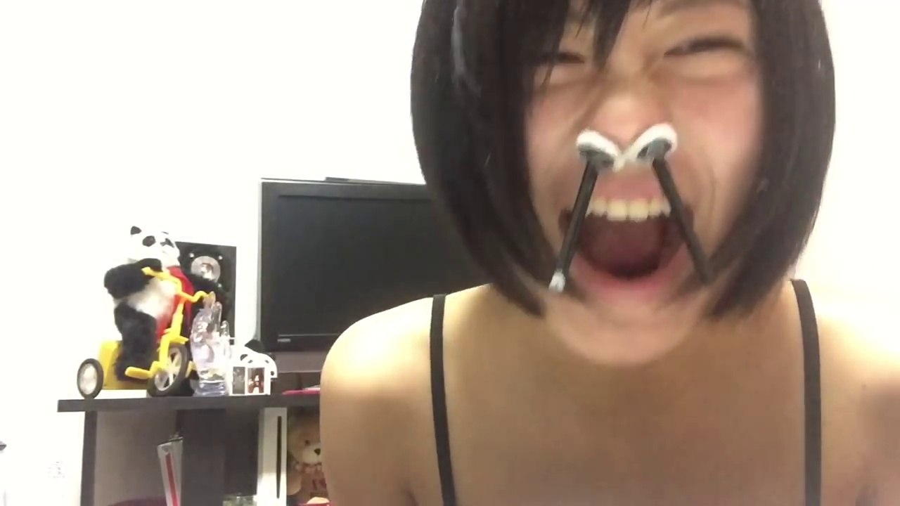 S'enlever les poils du nez... arrachés avec de la cire !