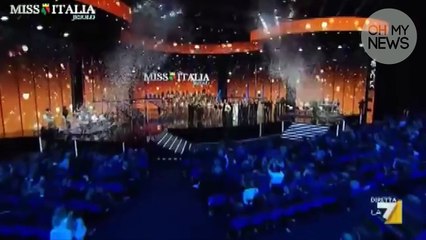 Critiquée pour ses rondeurs, la première dauphine de Miss Italie vole la vedette à la miss !