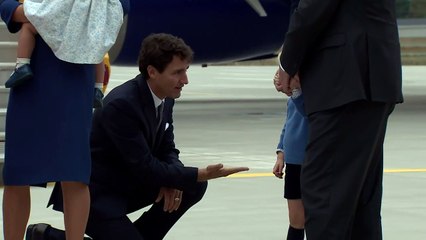 Le prince George met un vent à Justin Trudeau