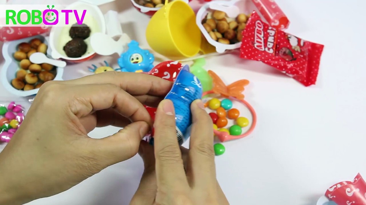 Vui với đồ chơi trẻ em bóc trứng Chim cánh cụt & trứng Socola Kinder