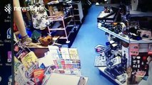 Les caméras de surveillance d'un magasin d'antiquités dévoilent d'étranges incidents !