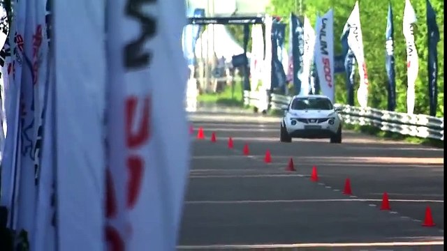 Nissan Juke R vs Bugatti Veyron, Lamborghini Gallardo, Ferrari 599 GTO_4