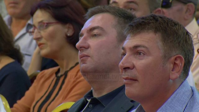 E majta ‘show’ uniteti në Dibër - Top Channel Albania - News - Lajme