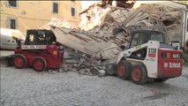 Ora News- Tërmet në Itali: 120 të vdekur, po gërmohet ende nën rrënoja
