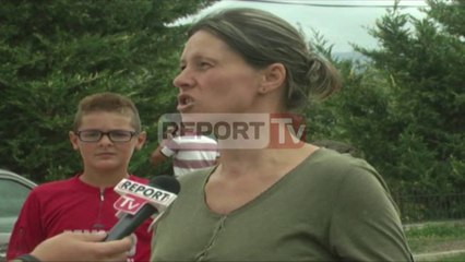 Report TV - Fshati Qatrom në Korçë një muaj pa ujë të pijshëm, banorët protesta