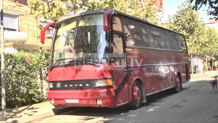 Report TV - Tiranë, i vendosin eksploziv autobusit të funeralit, shkak konkurenca