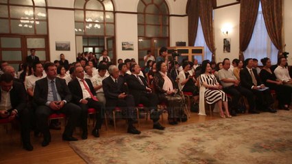 Bushati fton kinezët - Top Channel Albania - News - Lajme