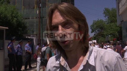 Report TV - Demarkacioni, protestë para ambasadës së Kosovës në Tiranë