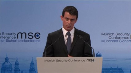 Marianne “topless” apo me burkini? Debat në Francë - Top Channel Albania - News - Lajme