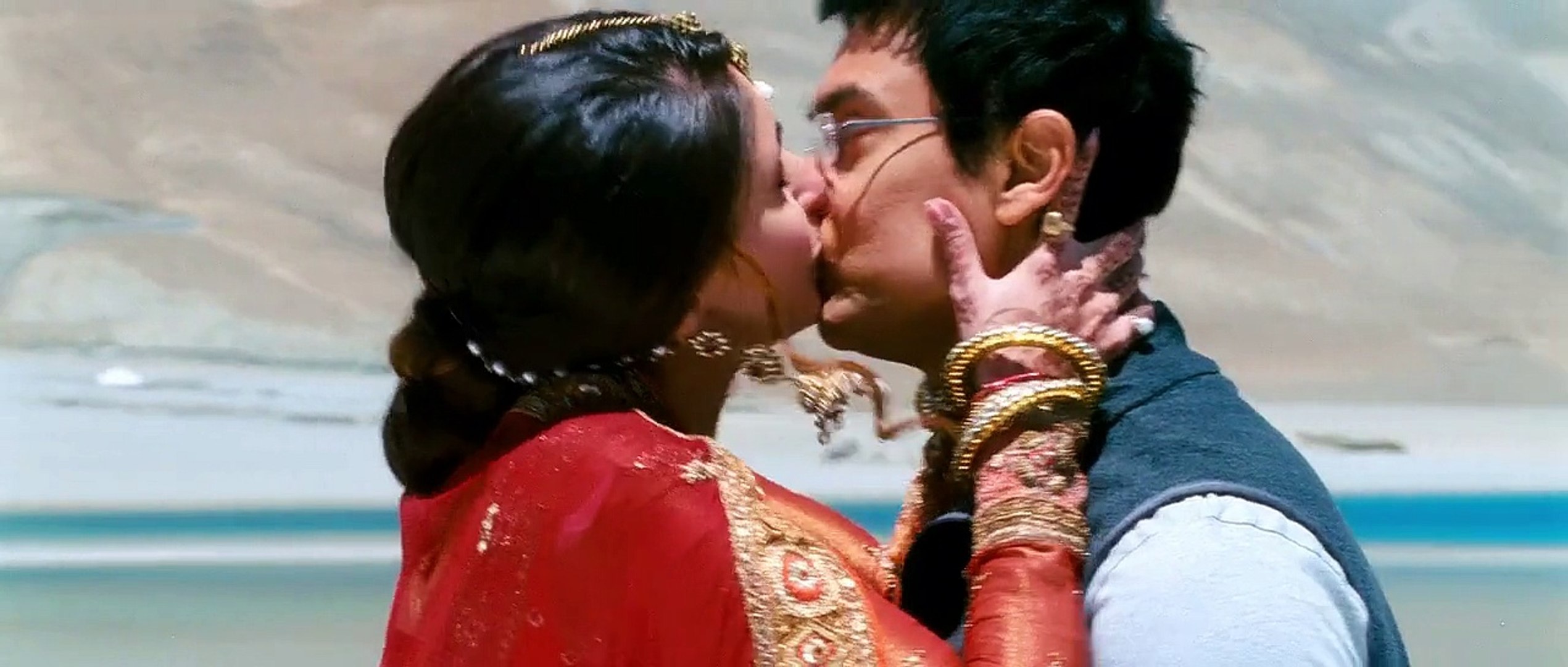 3 idiots Amir Khan Kareen Kapoor Romantic Kissing Scene - video Dailymotion