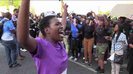 Séptimo día de protestas por una educación gratuita en Sudáfrica