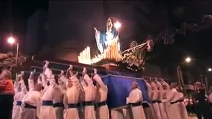 Estatua se cae y Golpea a un ''Sacerdote''.