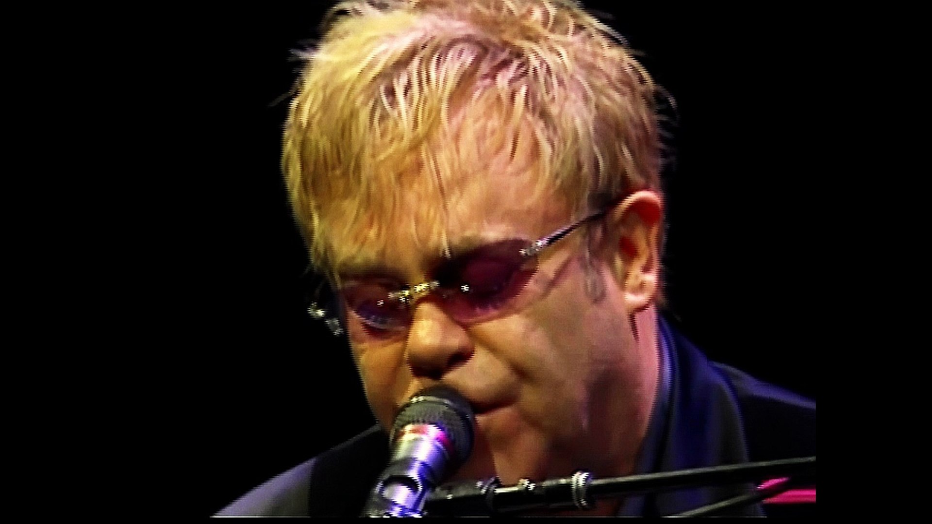 ⁣Elton John -Nikita