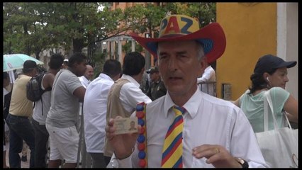 "Paz Colombia", el colombiano que se cambia el nombre para celebrar fin conflicto