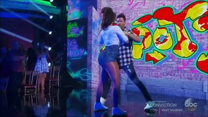 Amber Rose vs Maureen McCormick - Salsa