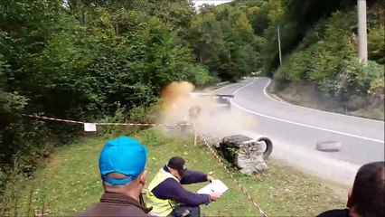 Une Ferrari s'éclate contre un mur pendant la course Muscel 2016