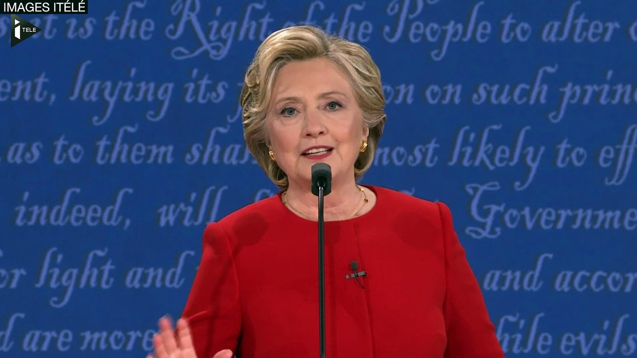 Hillary Clinton : "un mensonge raciste mettant en doute la nationalité américaine du président Barack Obama."