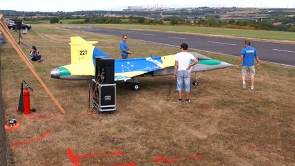 Désintégration en vol d'un avion RC