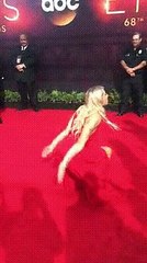 Jessie Graff fait un backflip aux Emmy Awards