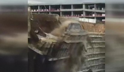 İstanbul’da faciadan dönüldü! Çökme anı kamerada