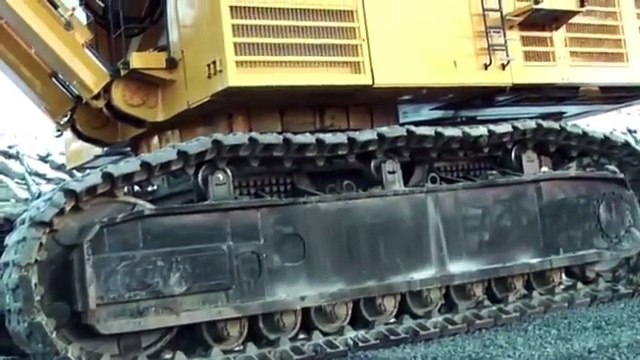 Komatsu PC8000: l'escavatore più grande e più potente al mondo!