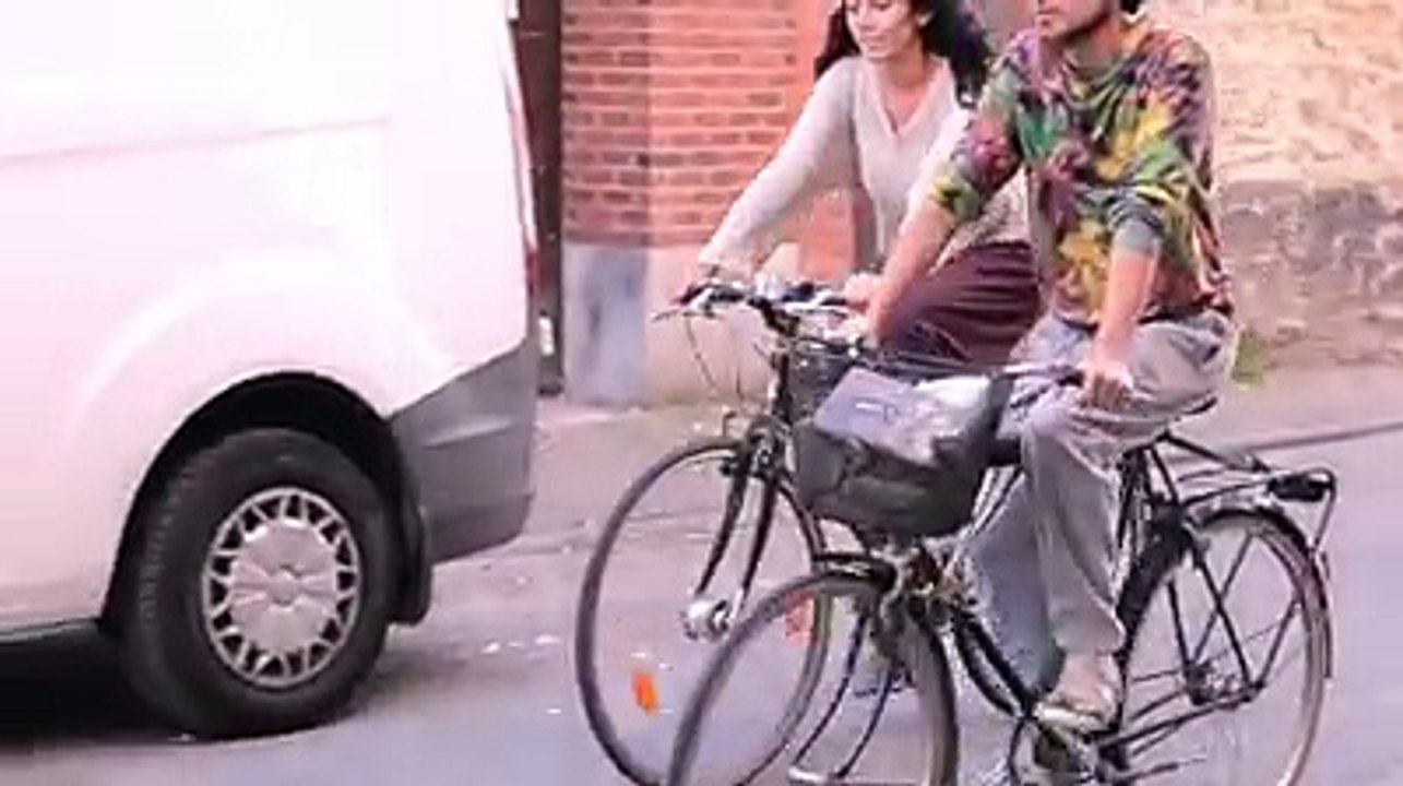 Une caméra embarquée sur un cycliste en ville