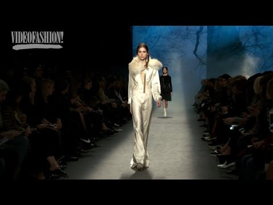 Alberta Ferretti - Fall 2016 - Milan Fashion Week - Fashion Minute