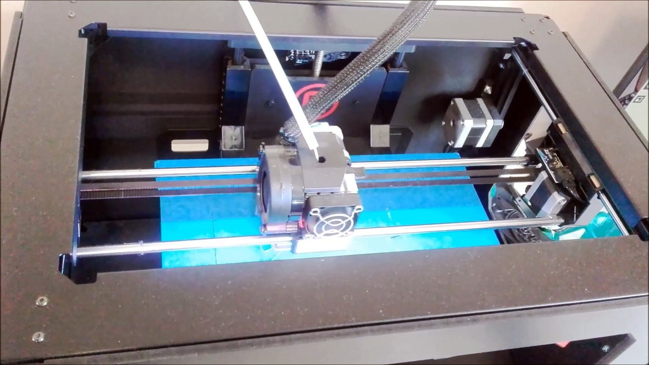 Impression 3D d'une pièce pour un phare automobile by Made in 3D