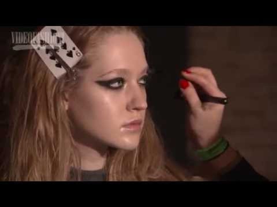 Get The Look: Super-Sexy Cat Eyes & Glam Waves at Julien Macdonald