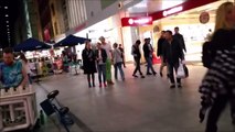 Quand 2 musiciens de rue se rencontrent et tapent un jam énorme - Techno Hobo et Pipe guy