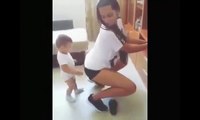 Una giovane mamma alle prese con il twerking. Guardate cosa fa il figlio!
