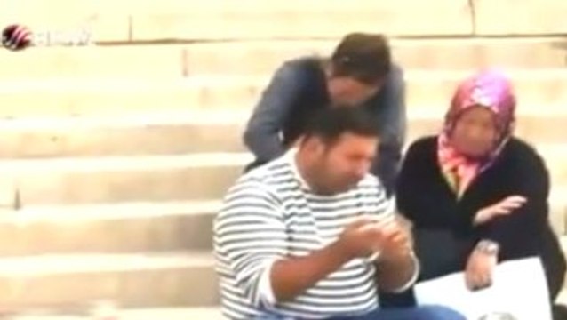 Anıtkabir'deki Tırnak Kesme Görüntüsü Sosyal Medyada Tartışma Yarattı