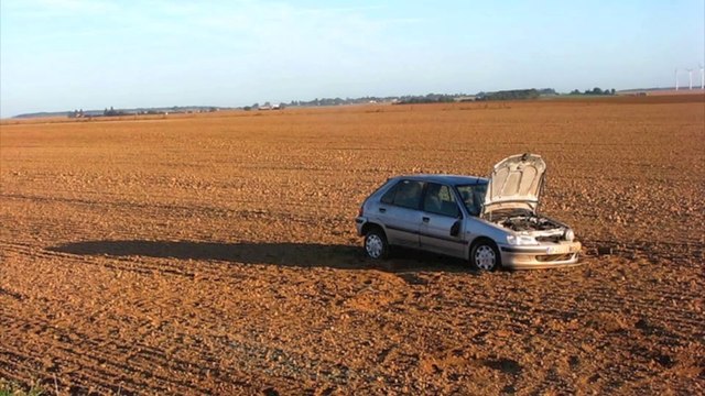 Entre Saint-Just-en-Chaussée et Wavignies : la voiture termine sa course dans un champ