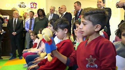 ЄС видаватиме дебітні картки сирійським біженцям у Туреччині