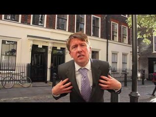 Video herunterladen: Satirical Reporter Jonathan Pie Condemns Media Treatment of Jeremy Corbyn