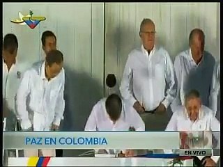 Mira la reacción de Timochenko al ver el sobrevuelo de un avión en Cartagena