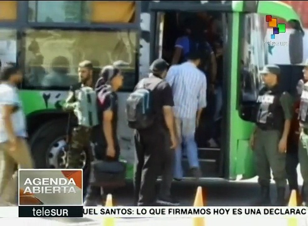 Siria: combatientes y familias salen de Al Wa'er, en Homs