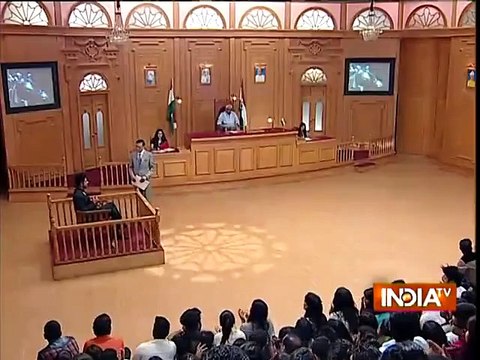 آپ کھاتے ہندوستان کا ہیں اور نام پاکستان کا لیتے ہیں، دیکھئے شا ہ رخ نے اس سوال کا کیا جواب دیا ؟؟