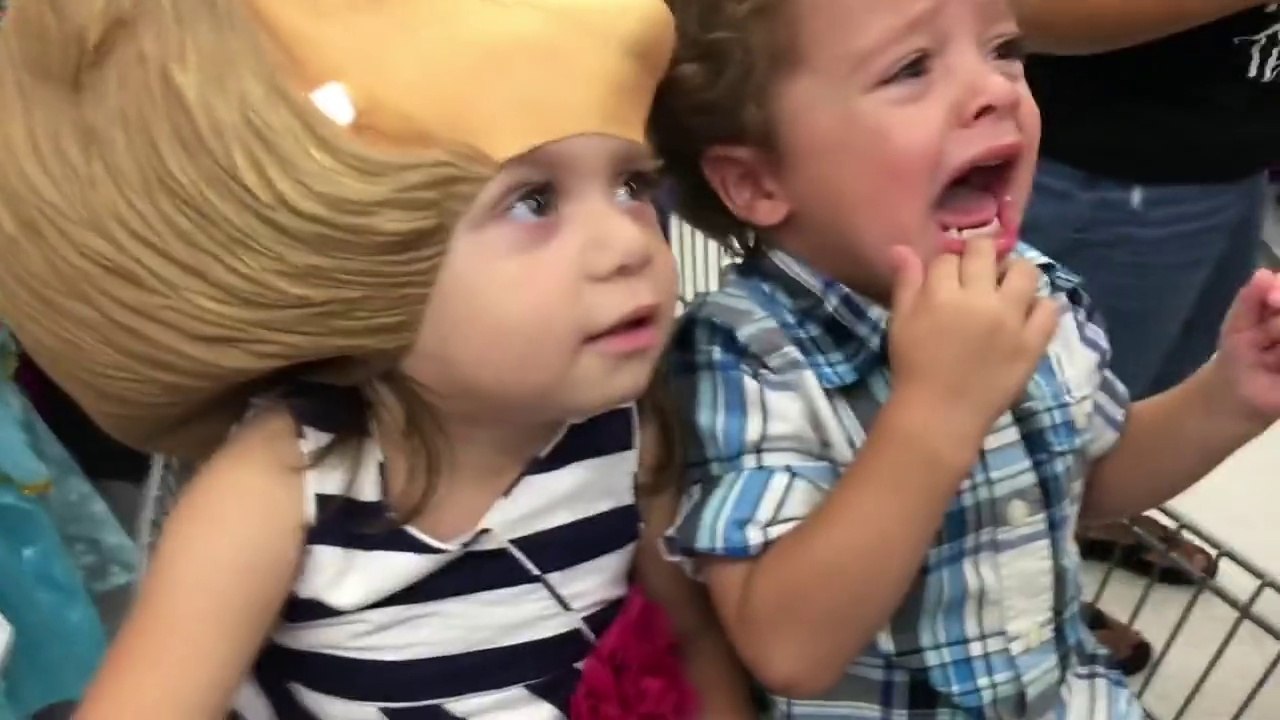 Ce gamin refuse de porter le masque de Donald Trump, traumatisé le petit