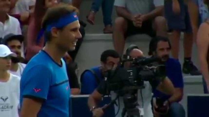 Rafael Nadal interrompt son match pour une belle raison