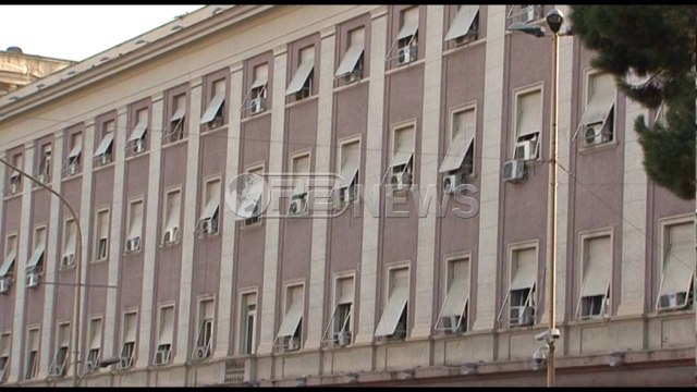 Ora News - Katër mln euro dëm me kartëmonedhat, merret në pyetje Fullani