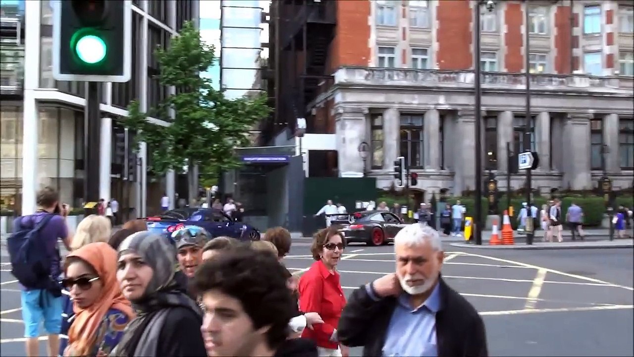 Supercars in the city- SSC Ultimate Aero, Bugatti Veyron, Ford GTs, F40