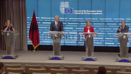 Report TV - Hahn: Presim nga Shqipëria të dënohen ‘peshqit’ e mëdhenj