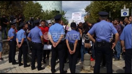 Ora News – Maturantët protestë para Kuvendit: Ktheni sistemin meritë-preferencë