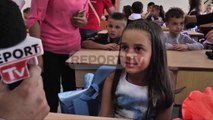 Report TV - Tiranë, Shkolla 1 Maji, flasin fëmijët që ulen për herë të parë në bankat e shkollës